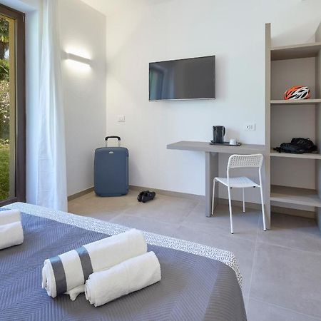 Agriturismo De Bas Riva del Garda Luaran gambar