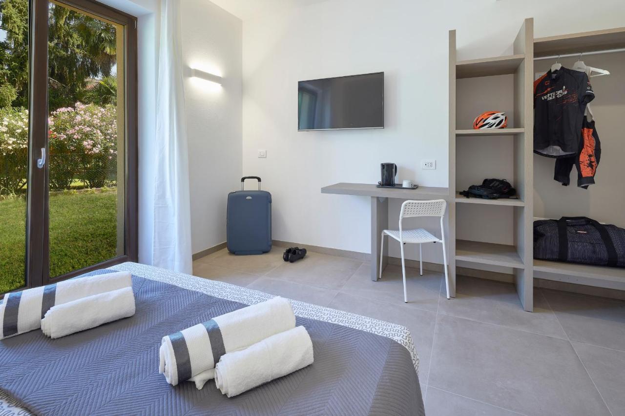 Agriturismo De Bas Riva del Garda Luaran gambar