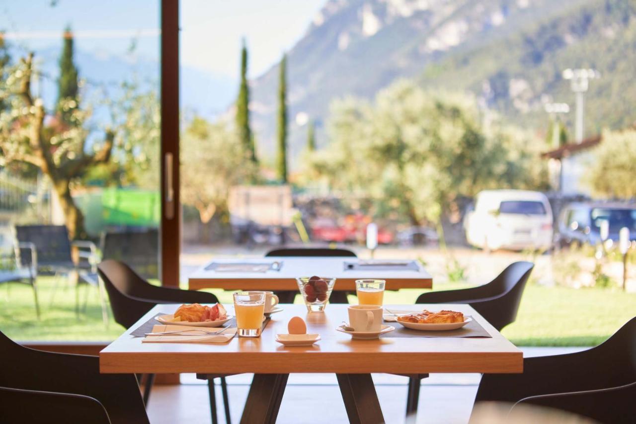 Agriturismo De Bas Riva del Garda Luaran gambar