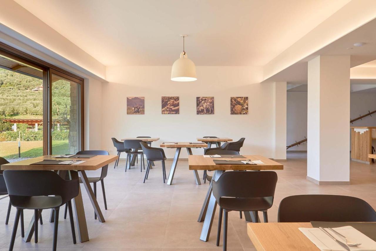 Agriturismo De Bas Riva del Garda Luaran gambar